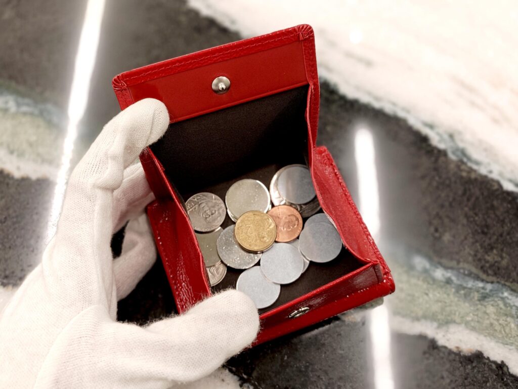 レッド　エナメル　三つ折り財布　日本製　小銭入れ　グランフロント大阪