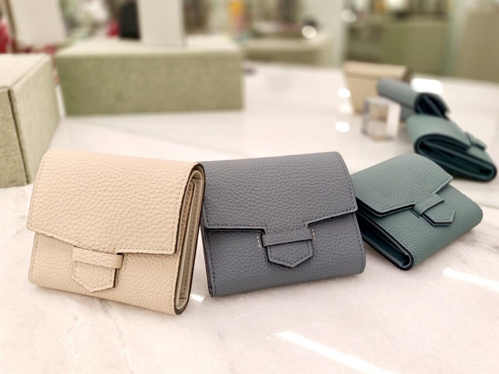 リツ 中BOX二つ折り財布 折り財布 札入 日本製 革小物 レザー グランフロント大阪 ギフト クリスマス