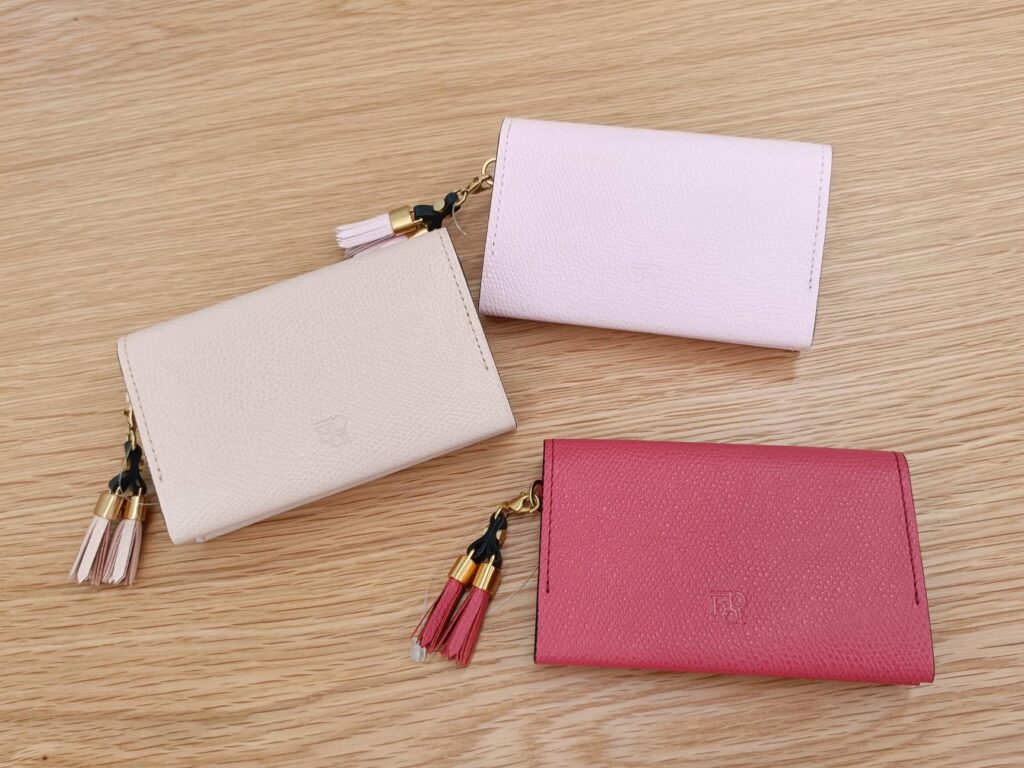 梅田 グランフロント ギフト プレゼント クリスマス 革小物 日本製 レザーグッズ カードケース 名刺入れ ICカード ピンク