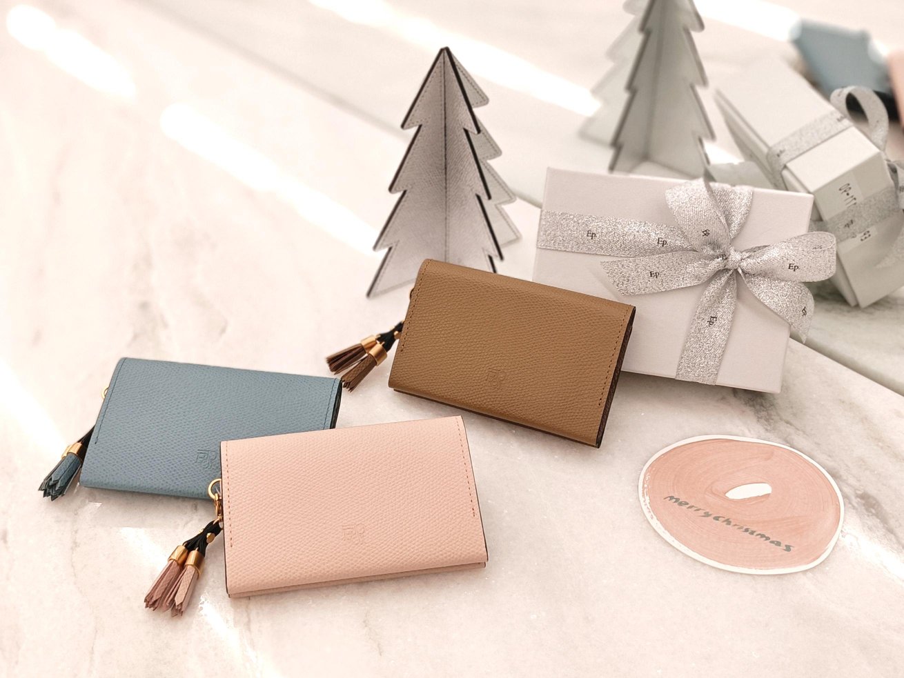 梅田 グランフロント ギフト プレゼント クリスマス 革小物 日本製 レザーグッズ カードケース 名刺入れ ICカード カラフル