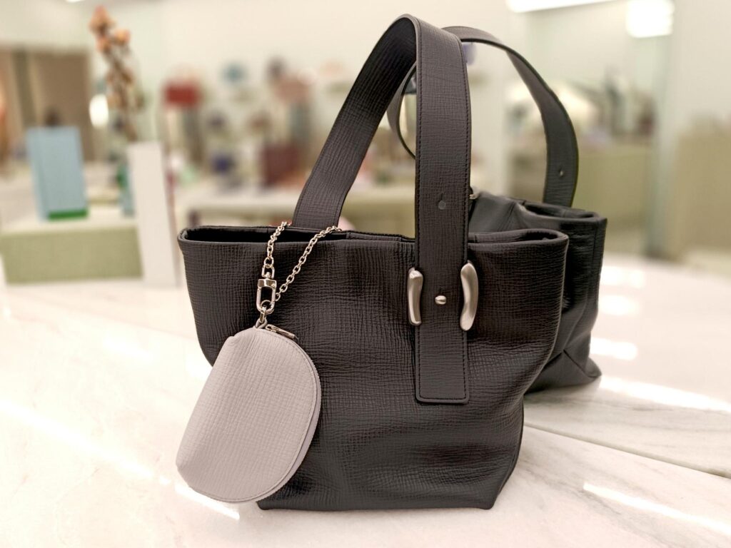 梅田 グランフロント ギフト プレゼント クリスマス 革小物 日本製 レザーグッズ キーケース キーポーチ 撥水 チェーン付き