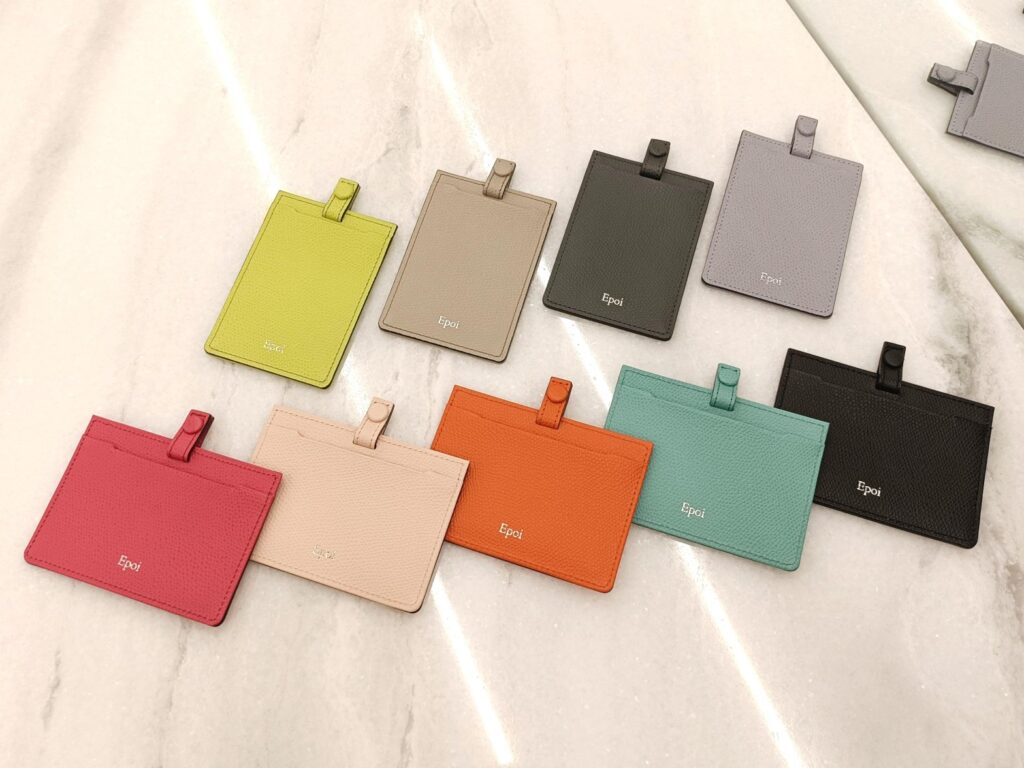 梅田 グランフロント ギフト プレゼント クリスマス 革小物 日本製 レザーグッズ パスケース IDケース 社員証入 定期入れ