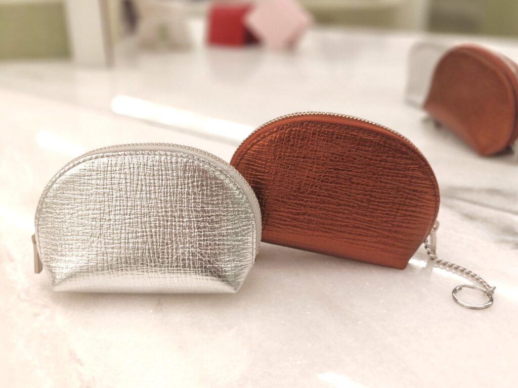 梅田 グランフロント ギフト プレゼント クリスマス 革小物 日本製 レザーグッズ メタリックカラー キーケース キーポーチ 撥水