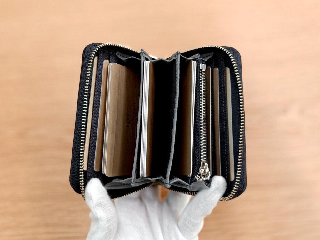 クリスマスギフト プレゼント 2万円台 カードケース フラグメントケース 定期入れ 日本製 革小物 グランフロント 梅田