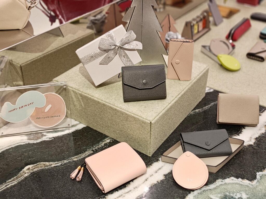 クリスマスギフト プレゼント 2万円台 カードケース フラグメントケース 定期入れ 日本製 革小物 グランフロント 梅田