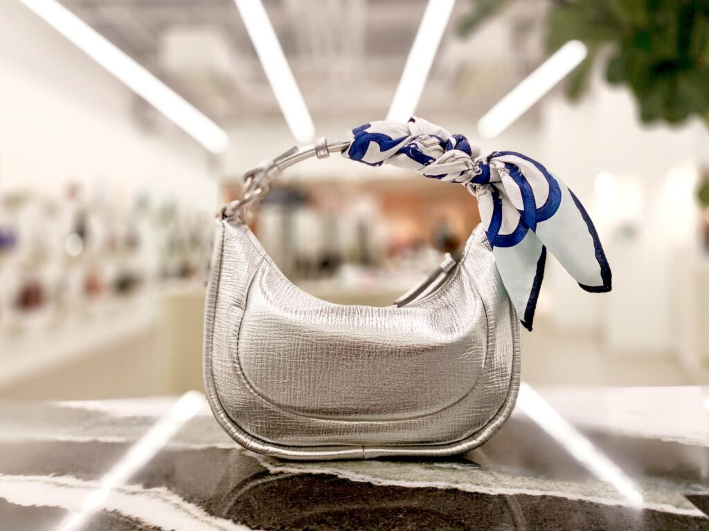 ショルダーバッグ　ハンドバッグ　メタリック　シルバー　日本製　Epoi