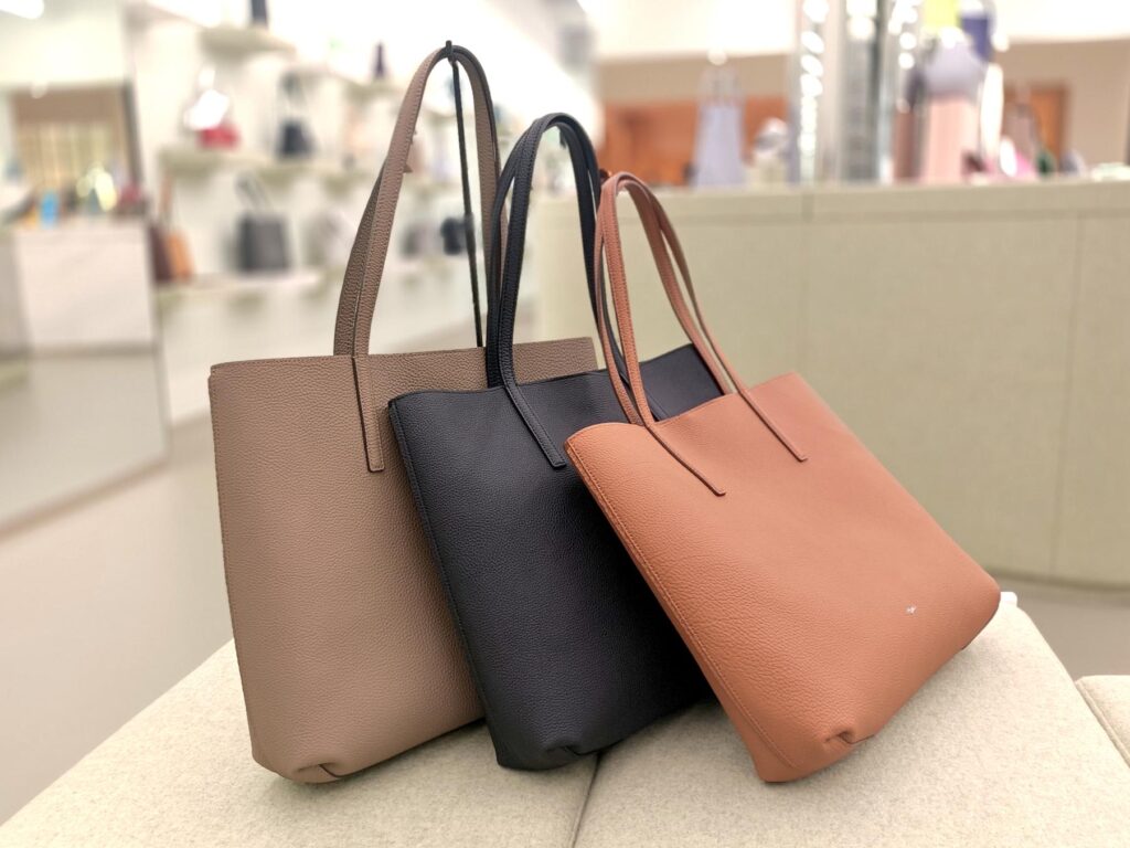 グランフロント大阪　南館　日本製　皮革　Epoi　仕事用　普段使い　トートバッグ　入社　スーツ　A4　PC　Sポイント5倍　ポイントアップ　軽量