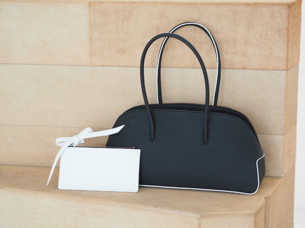 日本製バッグ　グランフロント大阪　シュリンクレザー　本革バッグ　横長バッグ