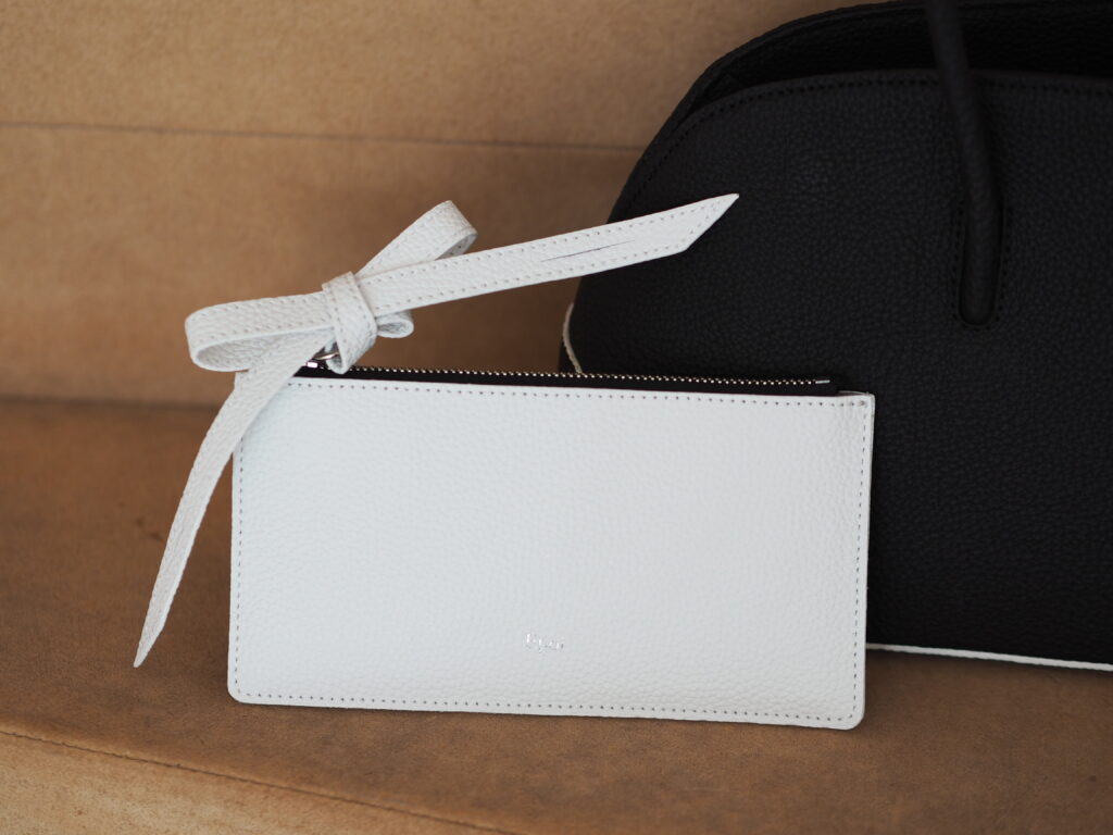 日本製バッグ　グランフロント大阪　シュリンクレザー　本革バッグ　横長バッグ