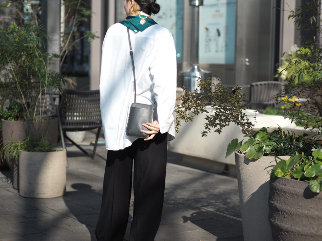 Epoi　MM　シキビー　スマホポシェット　ミニバッグ　日本製　革小物　国産牛革　カードケース付き　バイカラー　お出かけ　GW