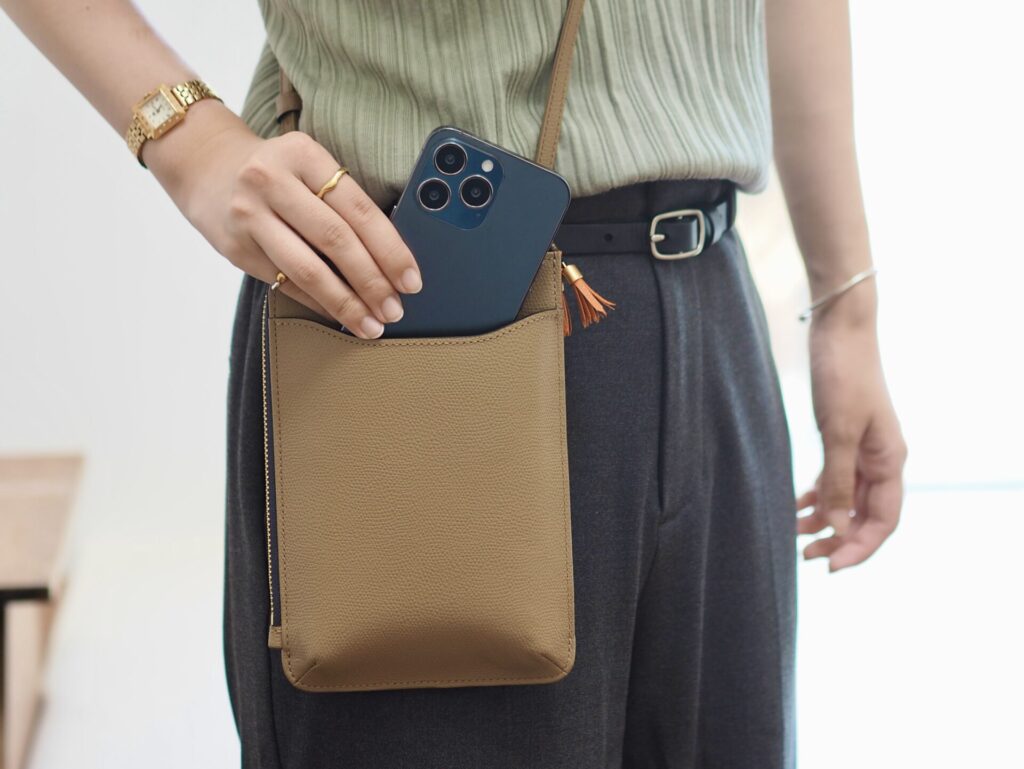 Epoi　シキビー　スマホポシェット　ミニバッグ　日本製　革小物　国産牛革　カードケース付き　バイカラー　お出かけ　GW