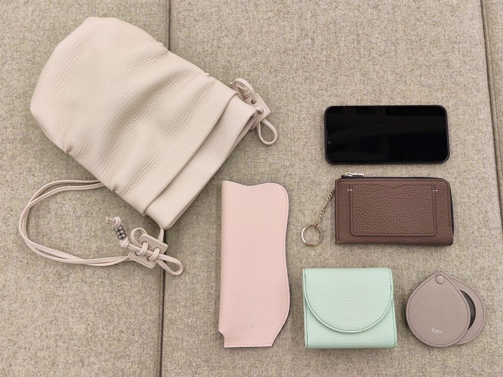 エポイ　日本製バッグ　軽いバッグ　軽量バッグ　撥水加工　雨の日　梅雨　スマホショルダー