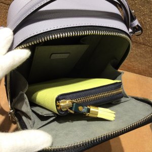 Epoiエポイ シキのスクエアショルダーバッグの内装と長財布