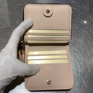 Epoiエポイ シキのレディース ラウンドファスナー二つ折り財布の内装