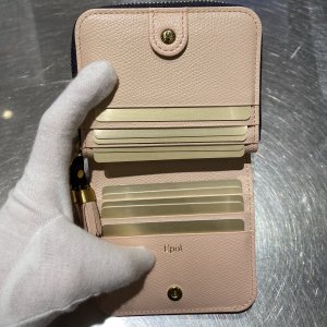 Epoiエポイ シキのラウンドファスナー二つ折り財布の内装