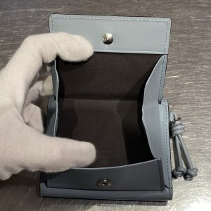 Epoiエポイ ノットの三つ折り財布ブルーの小銭入れの内装