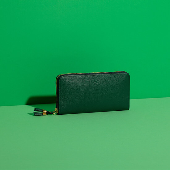 緑の財布は金運に効果あり？その理由とおすすめの財布を紹介！｜【Epoi